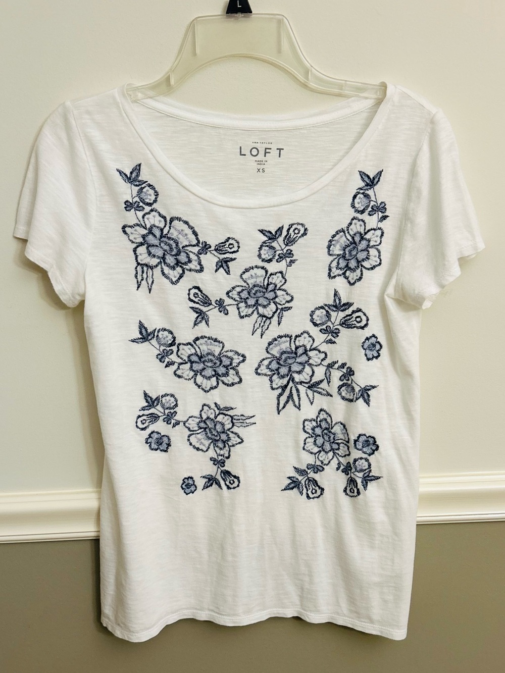LOFT White Blue Floral Embroidered Scoop Neck Short Sleeve T-Shirt Size XS